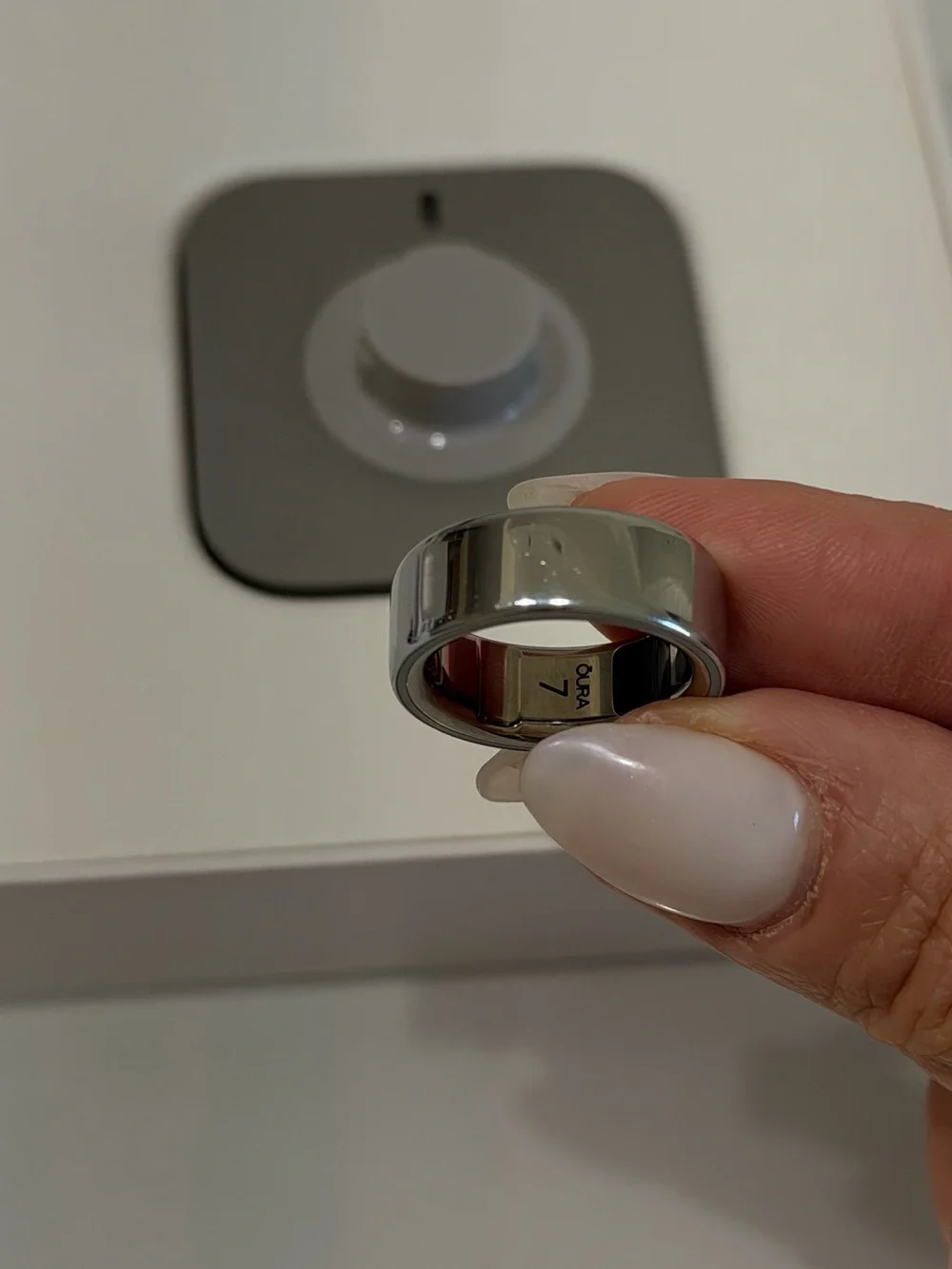 Oura Ring 4. Size 7. Silver.
